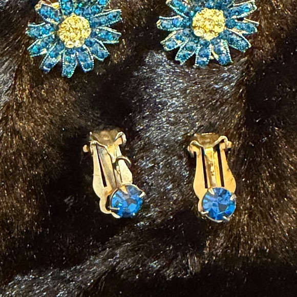 2 Dazzling Blue and Silver Tone Floral Rhinestone Earrings - Picture 6 of 7